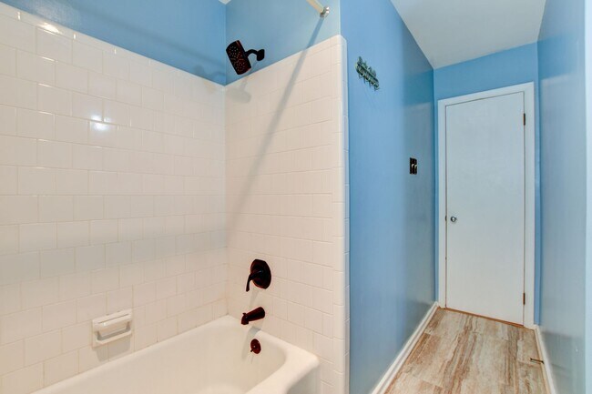 Building Photo - 609 Birch Dr