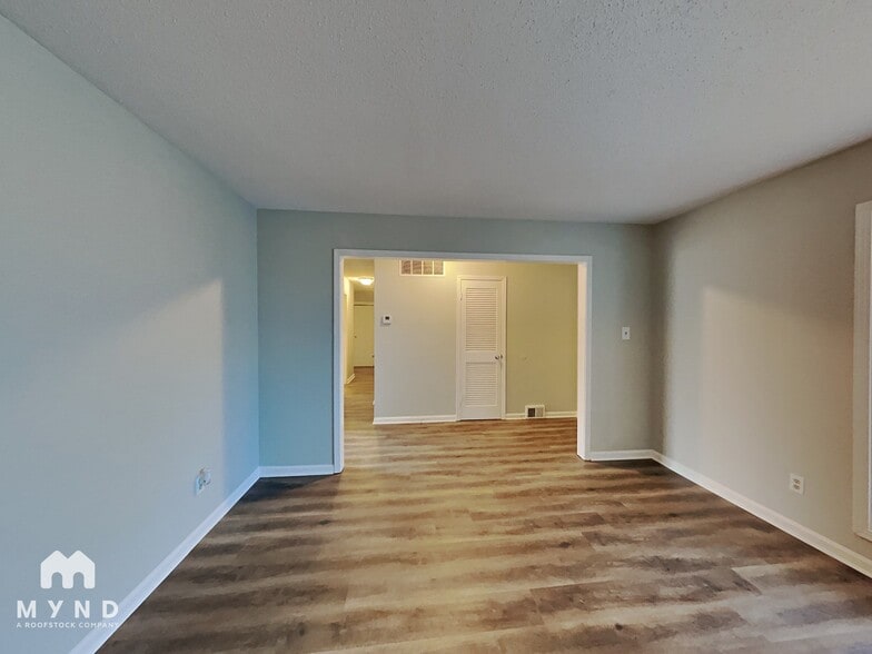 Building Photo - 1725 Prado Ave