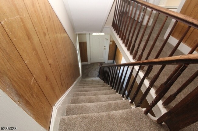 Building Photo - 28 White Meadow Ave