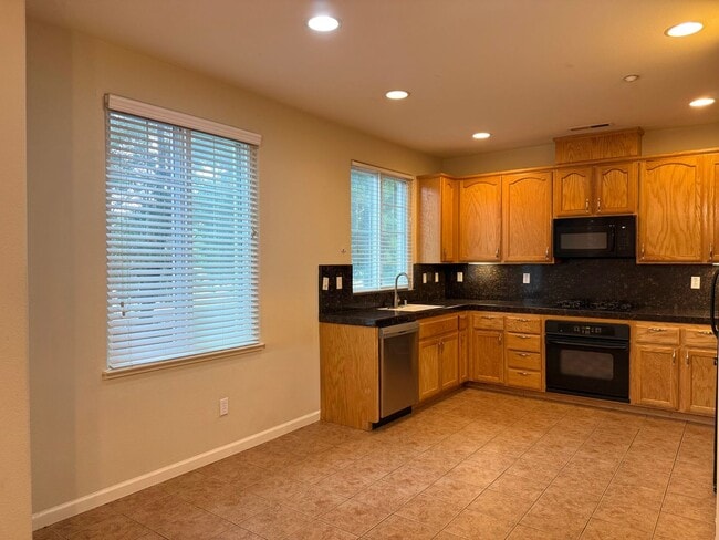 Building Photo - COMING SOON! | $3,700 / 3BR GORGEOUS CENTRAL FREMONT TOWNHOME IN PARKMONT
