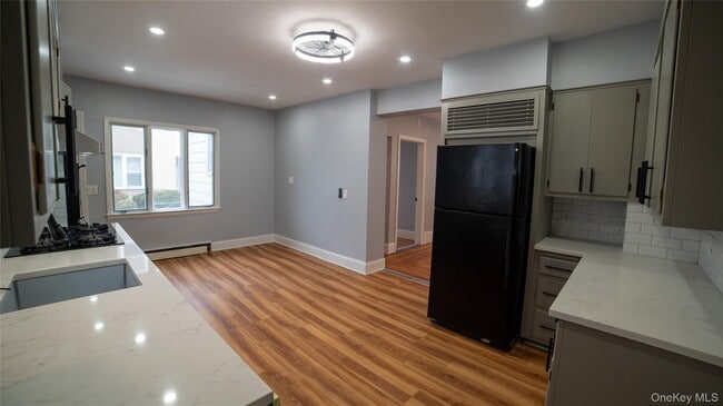 Building Photo - 305 N Terrace Ave