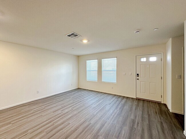 Building Photo - 1 MONTH FREE RENT* 3 BEDROOM TOWNHOUSE LOCATED IN INSPIRADA