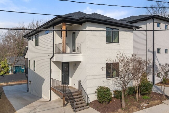 Building Photo - Modern 4-bedroom, 3 bathroom in the heart of Durham