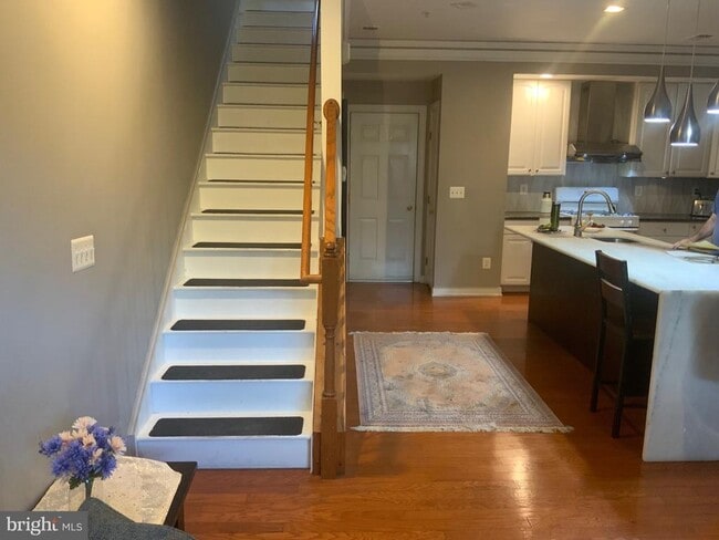 Building Photo - 589 Odendhal Ave