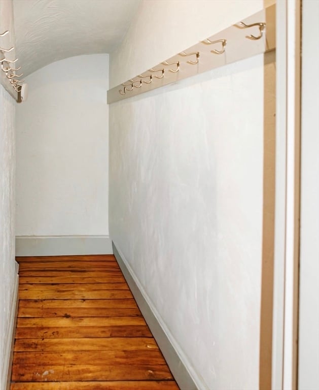 Building Photo - 643 E 5th St