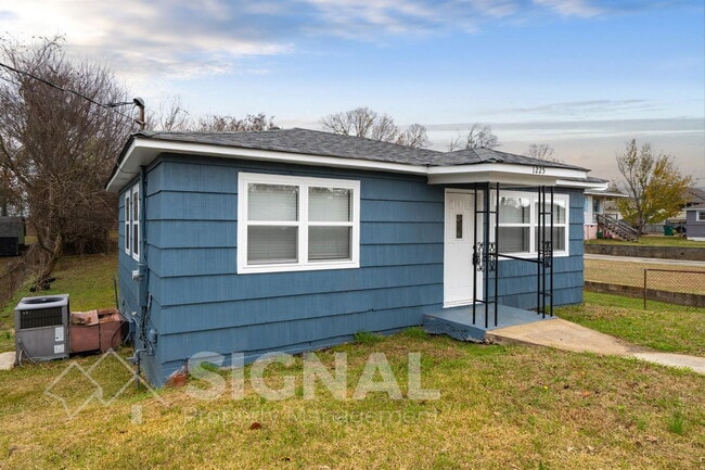 Building Photo - 1225 8th Ave