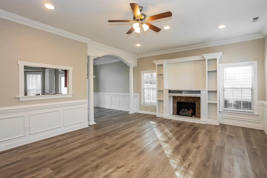 Building Photo - 2112 David Earl Dr