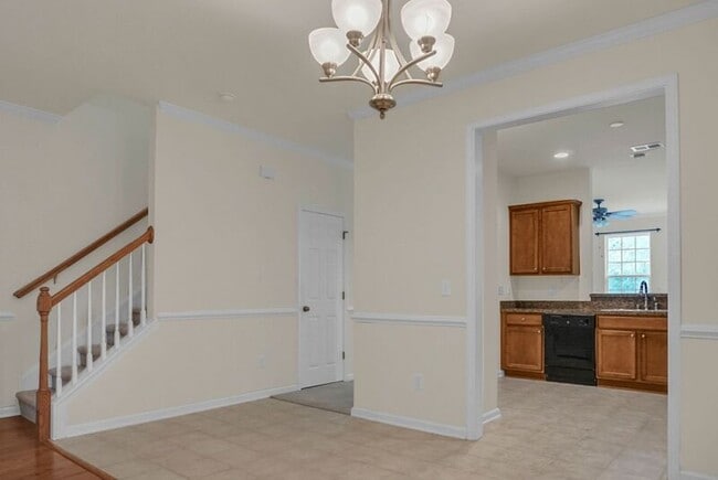 Building Photo - 215 Hemingway Cir