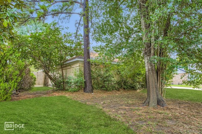 Building Photo - 15710 Sandy Hill Dr