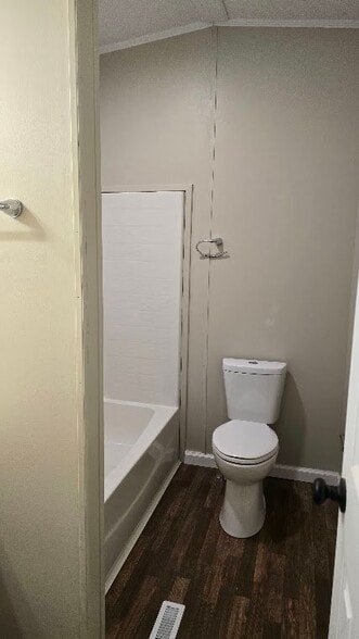 Building Photo - 1610 Thornridge Dr