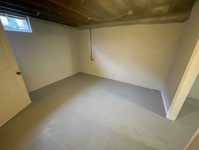 Building Photo - 2 Bedroom With a Finished Basement and Detached Garage