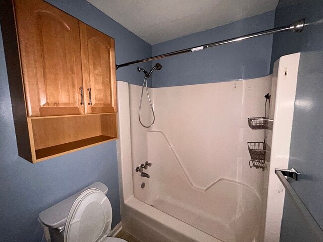 Building Photo - Charming 3-Bedroom Ranch on Oversized Corn...