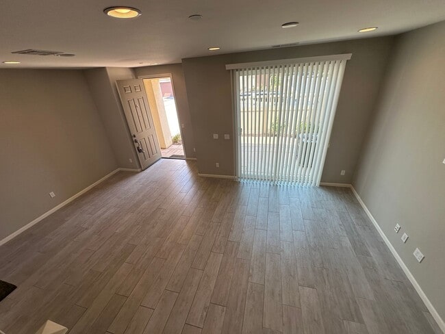 Building Photo - Upgraded 3 Bedroom Condo in South Temecula