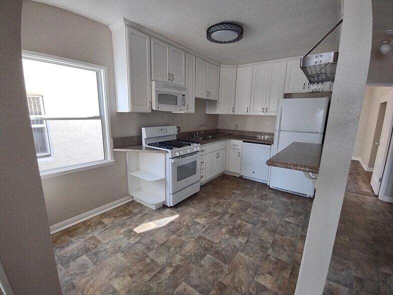 Building Photo - 151 Ximeno Ave