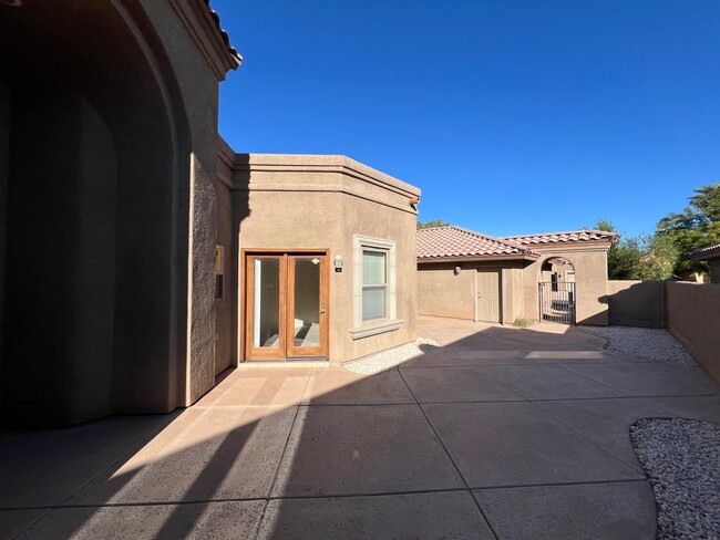 Building Photo - 3 BEDROOM IN LA QUINTA!