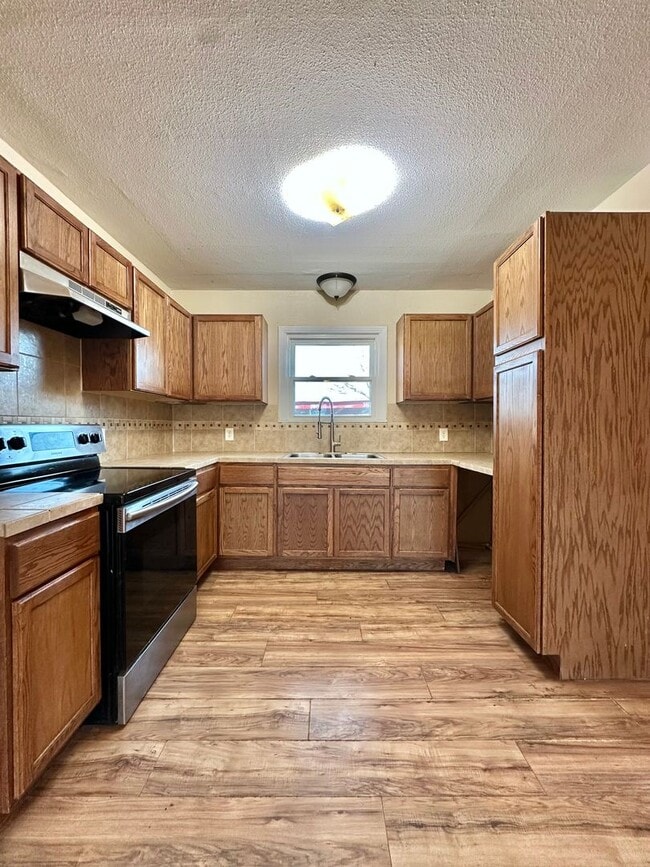 Building Photo - COMING MAY 2026 - Cozy 3 Bedroom Home Near Fort Concho!