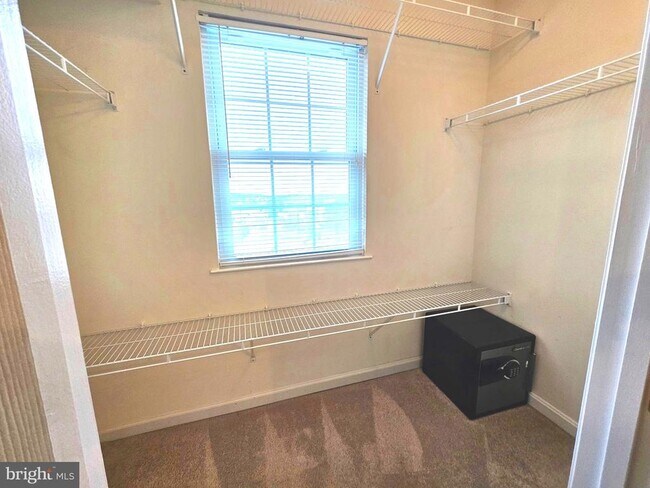 Building Photo - 1969 Peachtree Ct