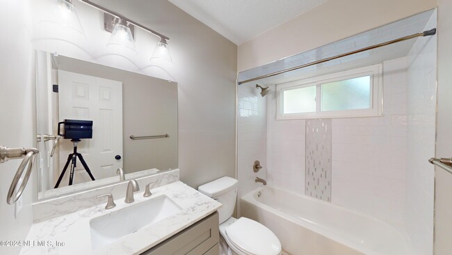 Building Photo - 162 Las Palmas Ln