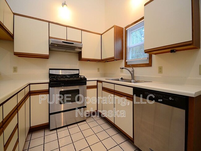 Building Photo - 1217 Pierce St