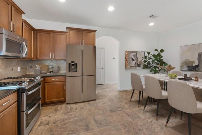 Building Photo - 116 Silkstone St