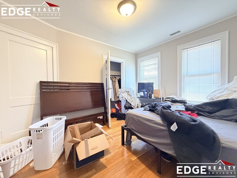 Building Photo - 72 Hunnewell Ave