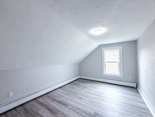 Building Photo - 18 Ellsworth St