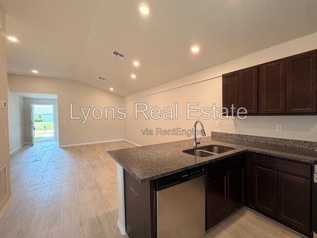 Building Photo - 10499 Pendleton Ave