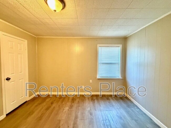 Building Photo - 408 N Florence