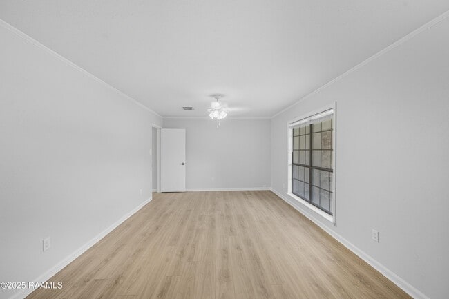 Building Photo - 119 Canada Dr