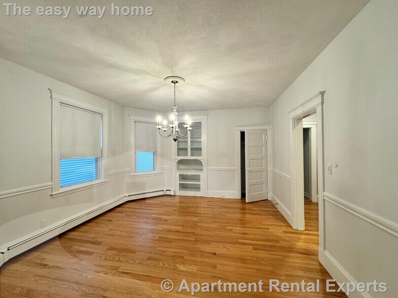 Building Photo - 136 Sharon St