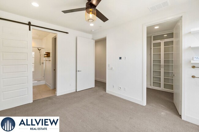 Building Photo - Gorgeous 4 Story Townhome Available in the Highly Desired 17 West Community!