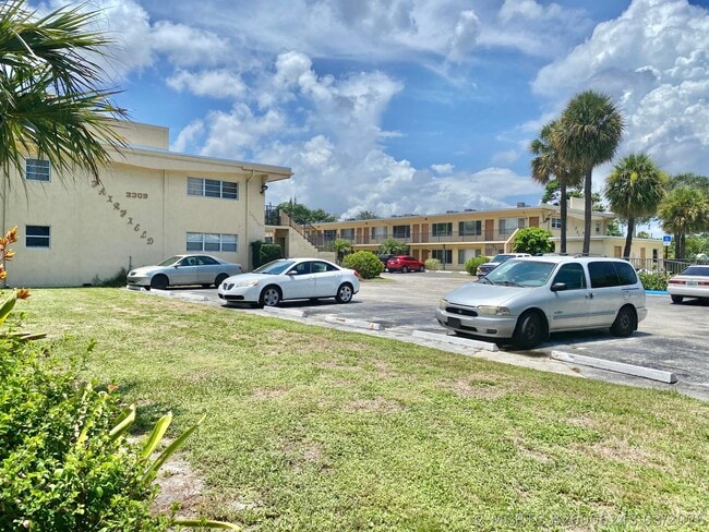 Building Photo - 2303 S Federal Hwy