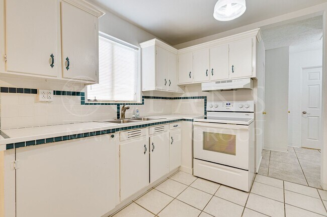Building Photo - Charming 3 Bedroom Corner Lot Ormond Beach...