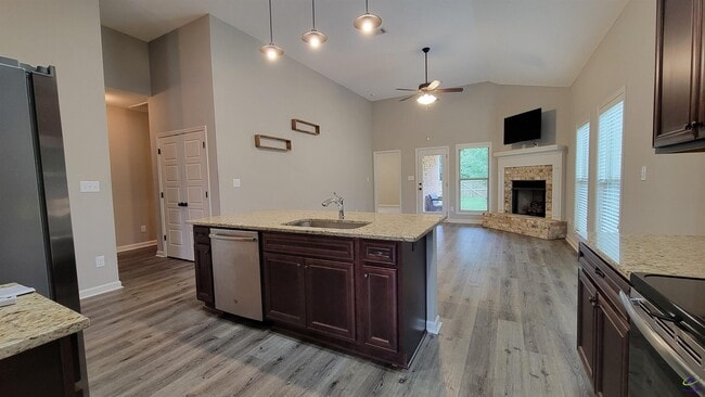 Building Photo - 106 Hay Bale Wy