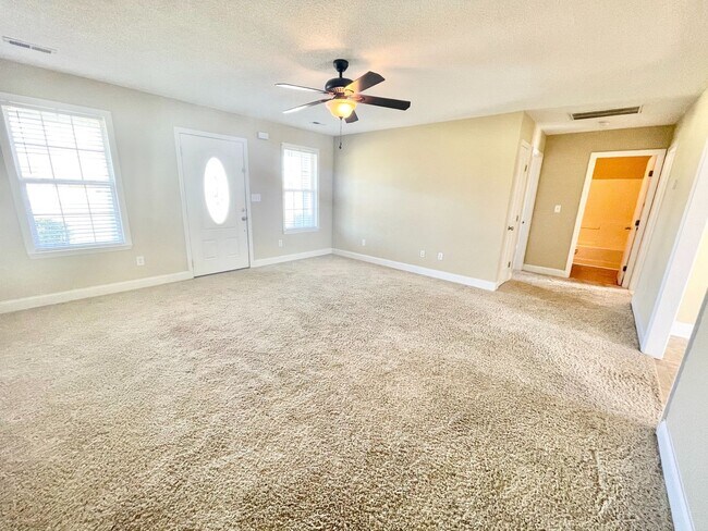 Building Photo - 3 Bedroom 2 Bath in Ardmore City!