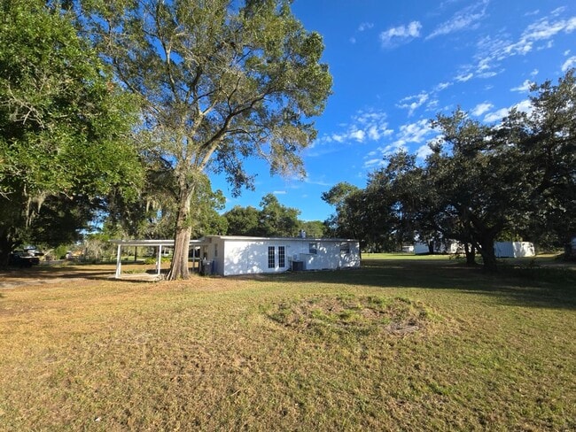 Building Photo - Spacious 3-Bed, 1-Bath Home on Quiet Road ...