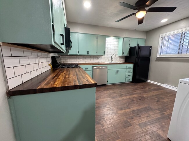 Building Photo - 908 S Crutcher Ave