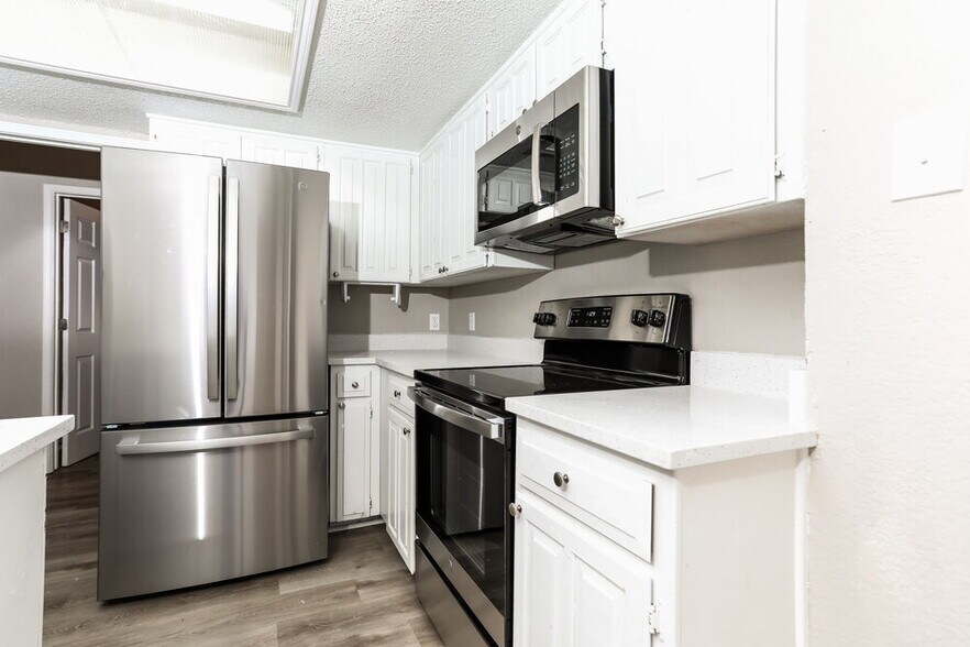 Building Photo - 7456 Cross Ridge Cir