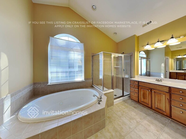 Building Photo - 10124 Rivendell Ln