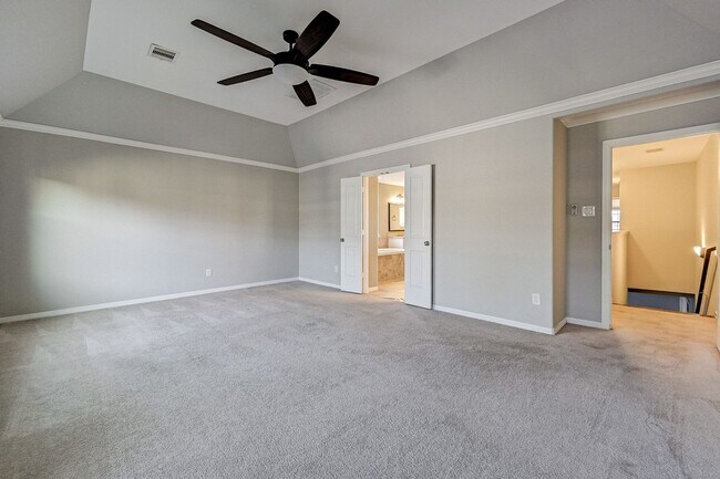 Building Photo - Charming 3-Bedroom Home with Modern Amenit...