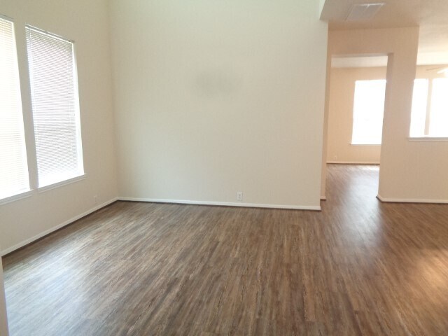 Building Photo - 2831 Feather Green Trail