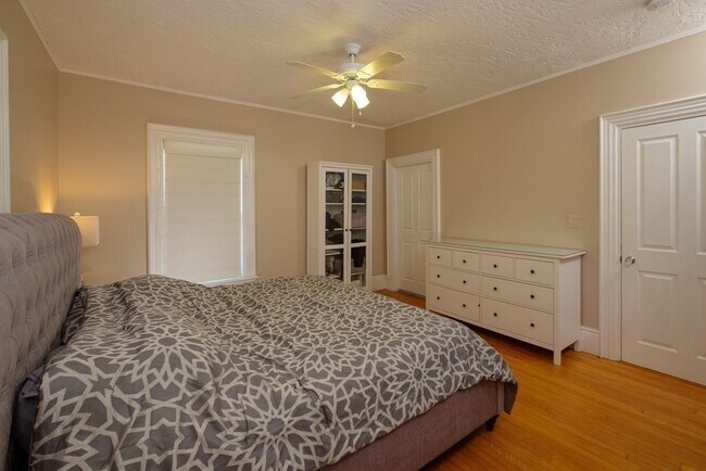 Building Photo - 6 Lowell Ave