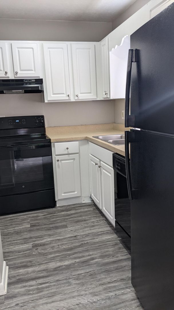 Building Photo - Linton Oaks Townhouse