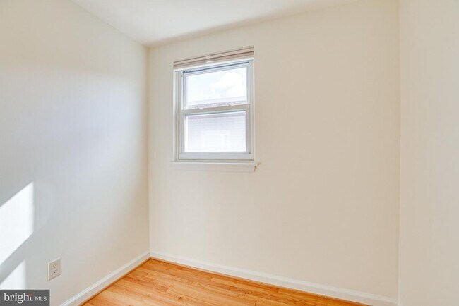 Building Photo - 5513 Chillum Pl NE