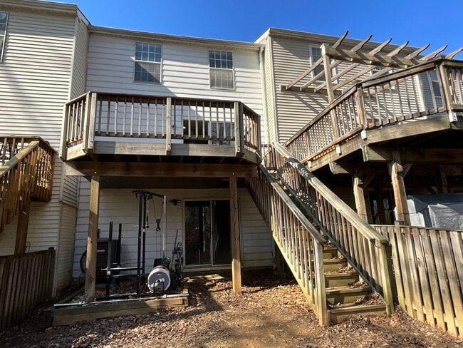 Building Photo - Beautiful 2BR 2BA 3 level townhome located in the Bowling Brook Farms Community