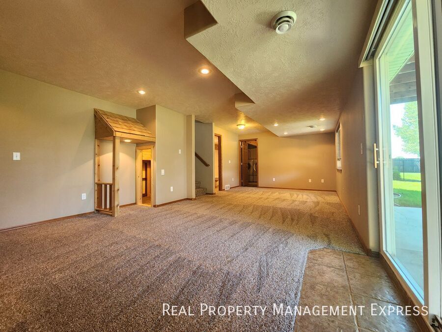 Building Photo - 4809 S Emma Ln
