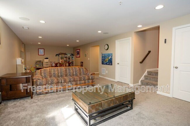 Building Photo - 2425 Morgans Point Dr