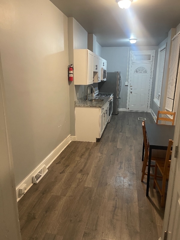 Building Photo - 1042 Pear St