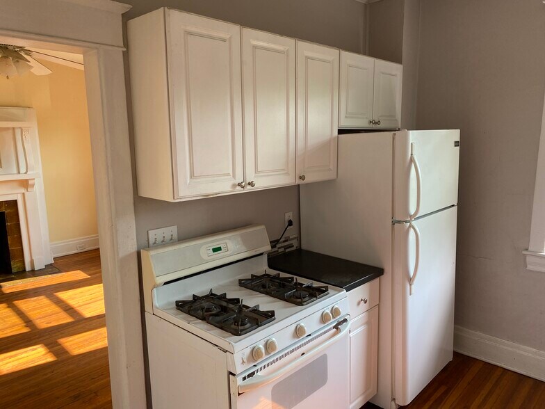 Kitchen - 1619 Buena Vista St