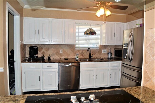 Building Photo - 12542 Wrenthorpe Dr